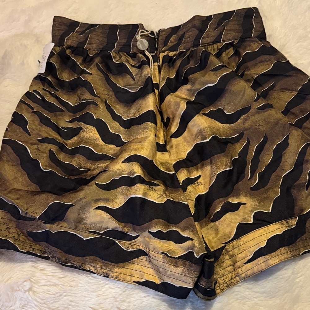 DSquared2 Tiger Print Silk Shorts - Picture 5 of 5